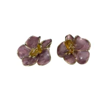 گوشواره میخی زنانه مدل گل لیلیوم